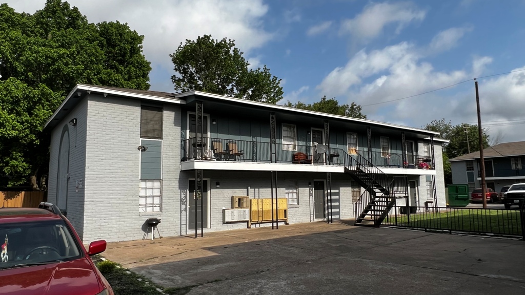 HOLLYVALE APARTMENTS